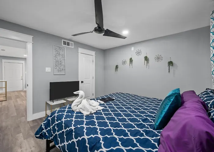 Charming 1Br Heights Apt With Pool And Free Park
